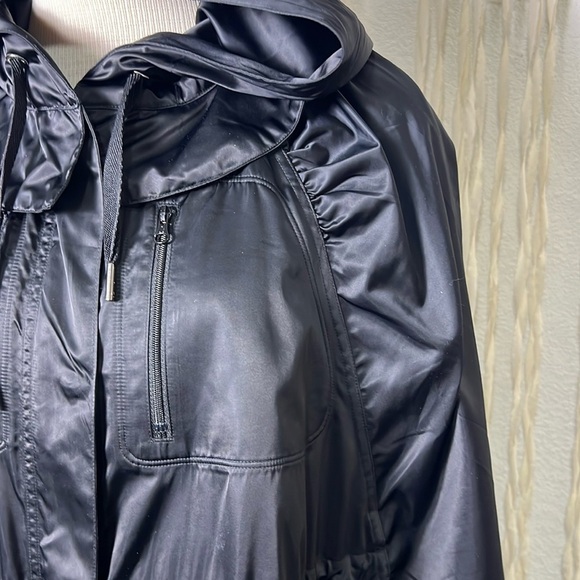 Lululemon Black Waterproof Poncho Cape in Size M/L - Picture 3 of 16